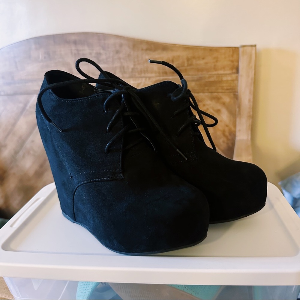 Qupid Black Suede Wedges